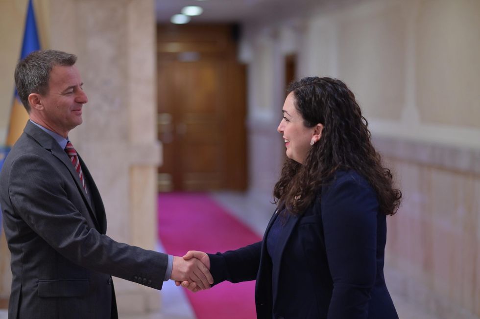 2020 02 18 Kryetarja Osmani takoi ambasadorin slloven Bojan Bertoncelj 3 scaled