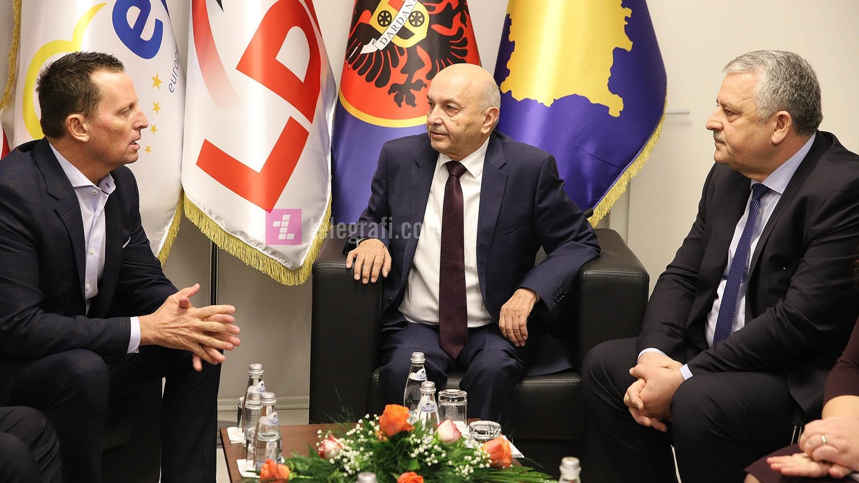 2020/02/Richard-Grenell-dhe-Philip-Kosnett-ne-takim-Isa-Musta-LDK-foto-Ridvan-Slivova-5.jpg