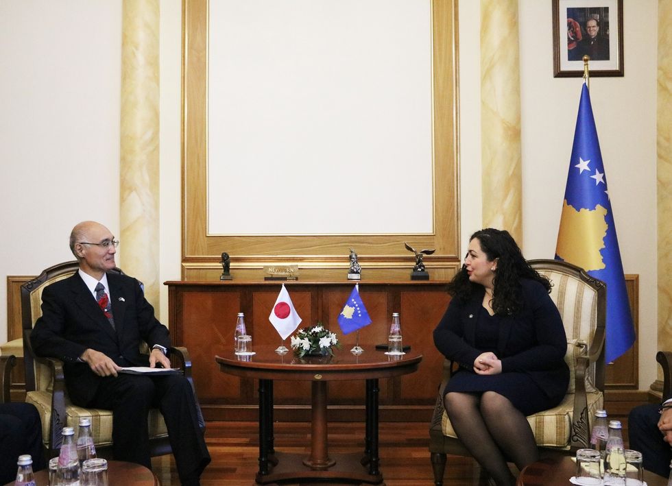 2020 03 11 Kryetarja e Kuvendit të Kosovës dr.Vjosa Osmani priti në një takim ambasadorin e Japonisë në Kosovës Akira Mizutani 1