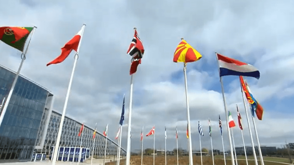 2020/03/flamuri-nato-mk.png