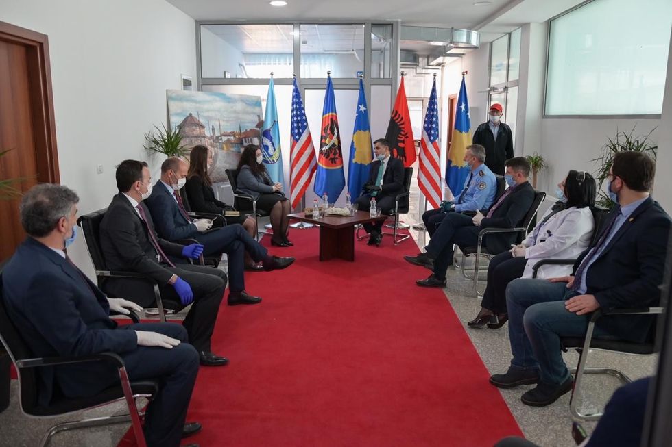 2020 04 08 Kryetarja e Kuvendit Vjosa Osmani vizitoi Vushtrrinë 2