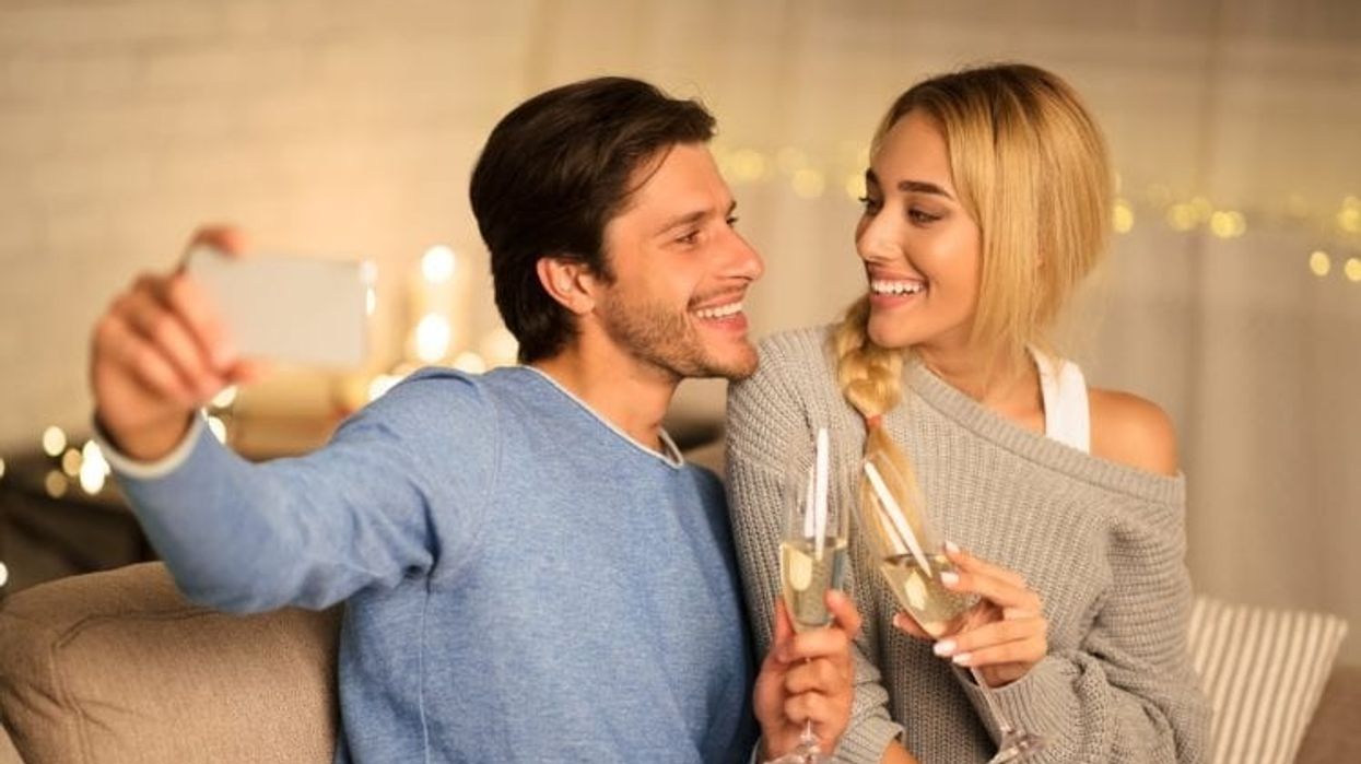 2020/04/young-couple-celebrating-anniversary-with-champagne-at-home-750x430-1.jpg