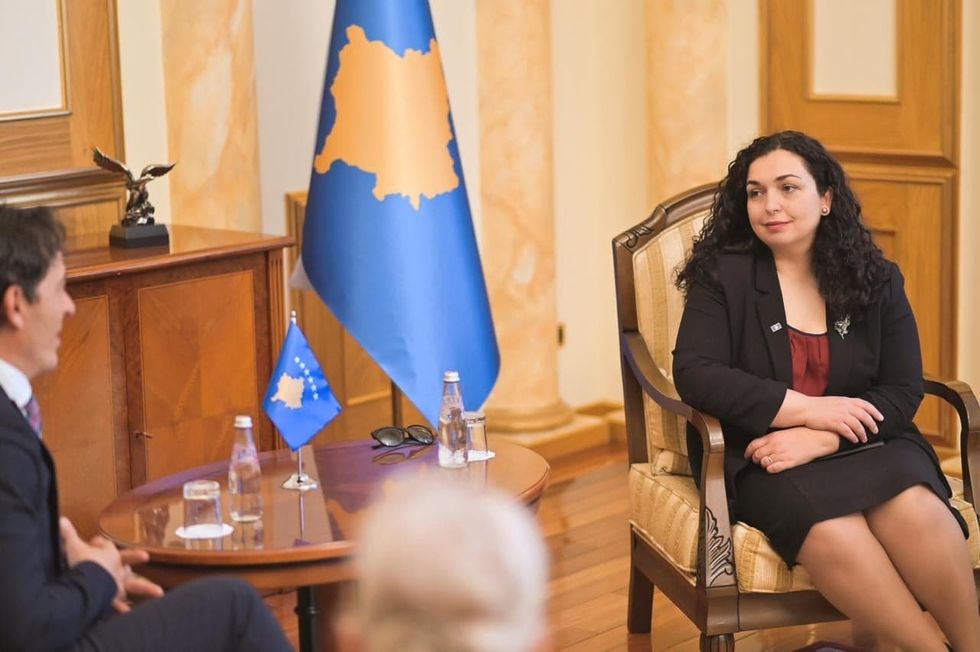 2020 05 08 Kryetarja Osmani priti Avokatin e Popullit Hilmi Jashari 2