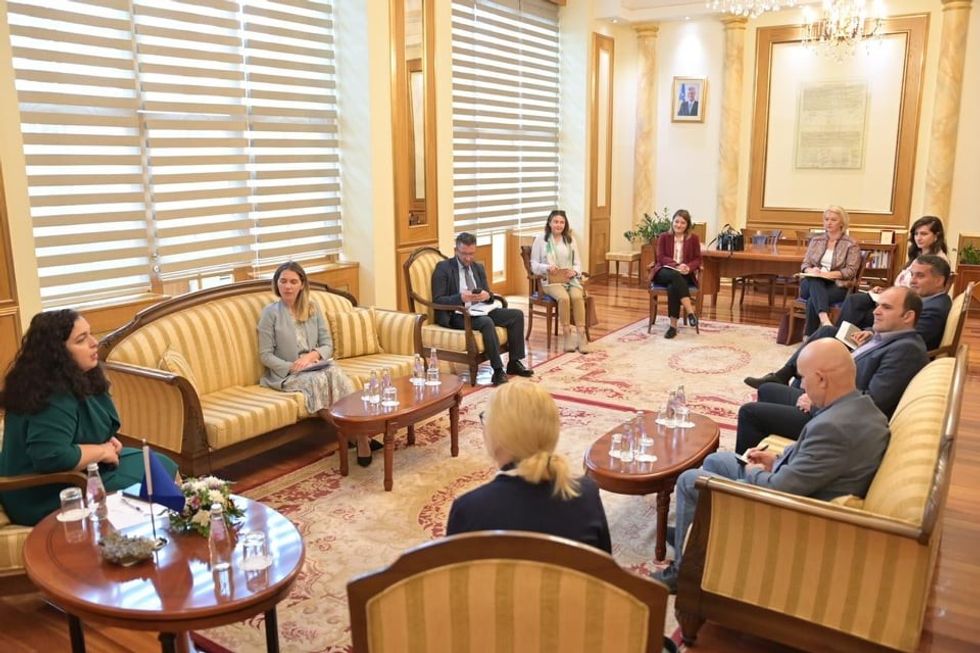 2020 06 05 Kryetarja Osmani takon përfaqësuesit e Javës së Kosovës për Zhvillim të Qëndrueshëm 2