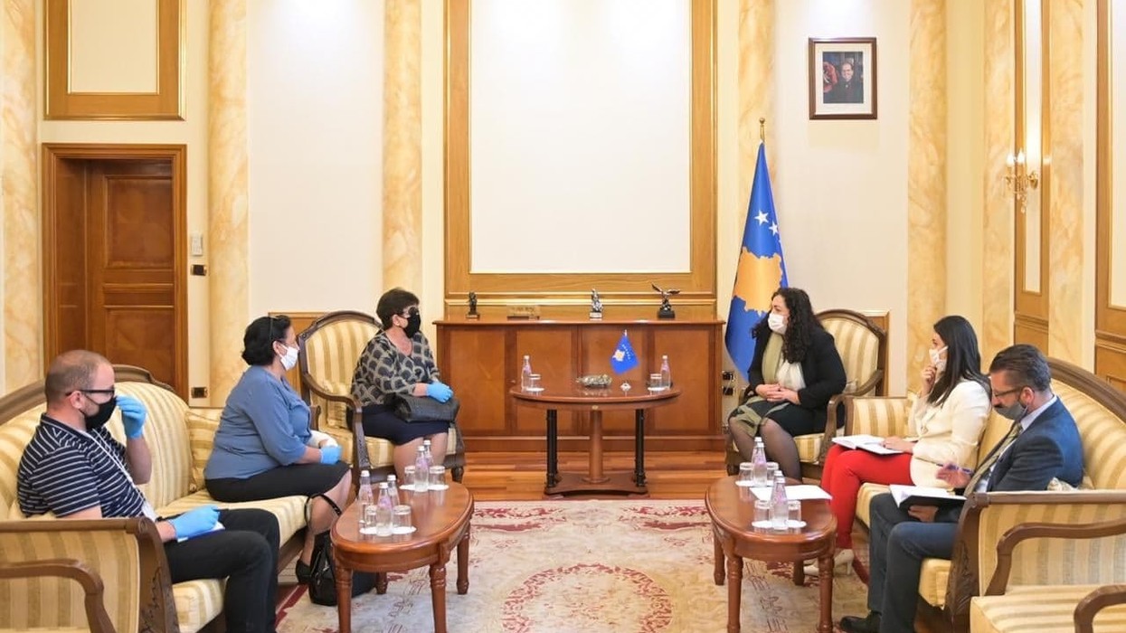 2020/06/2020_06_18_Kryetarja-Osmani-u-takua-me-Komitetin-e-Grave-të-Verbëra-të-Kosovës.jpg