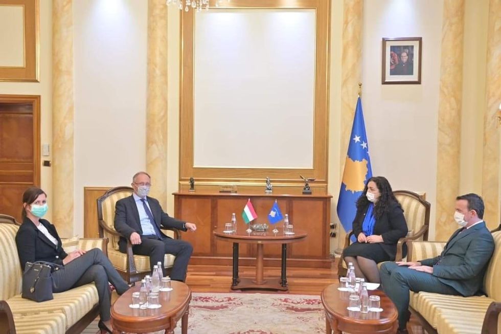 2020 06 22 Kryetarja e Kuvendit të Kosovës dr.Vjosa Osmani priti në takim lamtumirës ambasadorin e Hungarisë Laszlo Markus 2