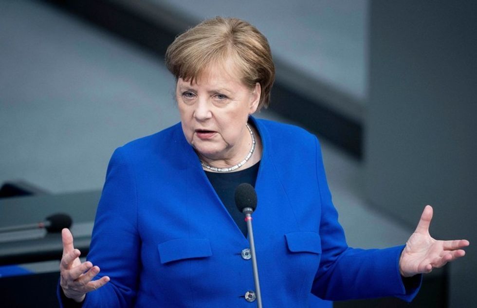 2020/06/Angela-Merkel-aussi-pointe-doigt-strategie-guerre-hybride-menee-Russie-inclue-desorientation-distorsion-faits_0_729_471.jpg