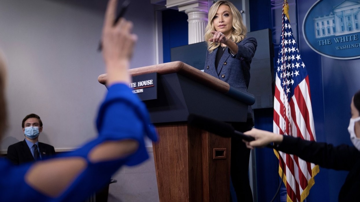 2020/06/kayleigh-mcenany-press-briefing-img-e1592899711891.jpg