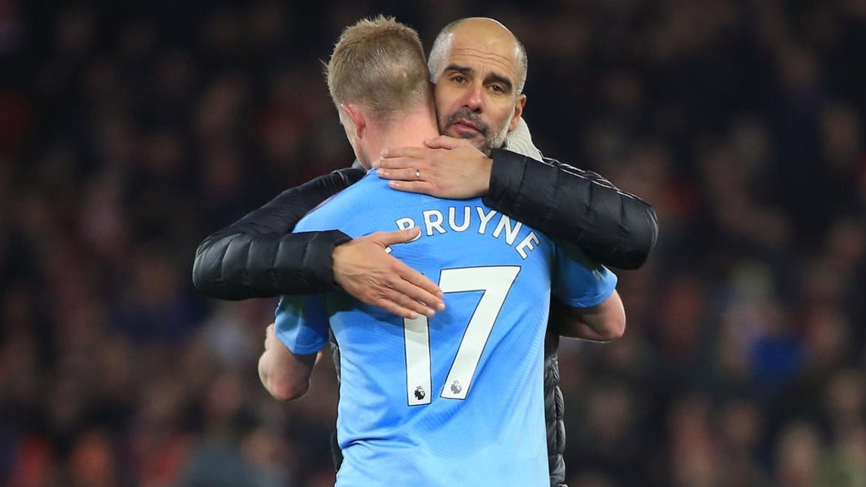 2020/07/de-bruyne-guardiola.jpg