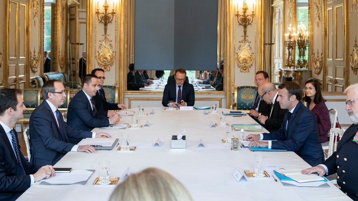 2020/07/hoti-macron.jpg