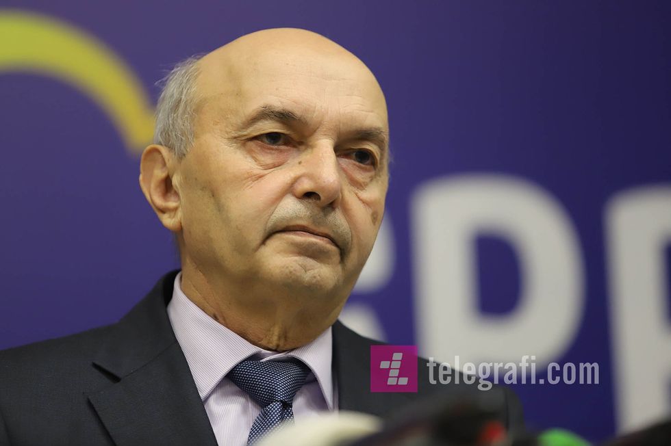 2020/07/Konference-Isa-Mustafa-pase-mbledhjes-se-kryesise-se-LDK-se-foto-Ridvan-Slivova-11.jpg