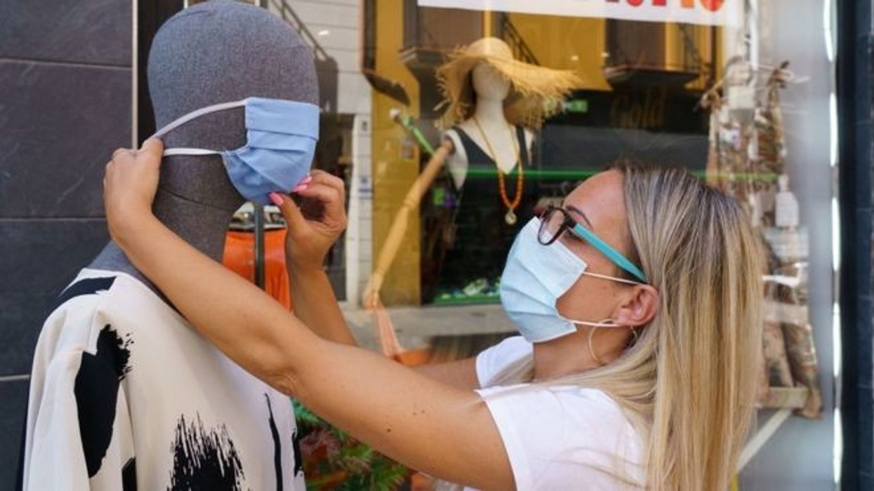 2020/08/114045352_maskspain.jpg