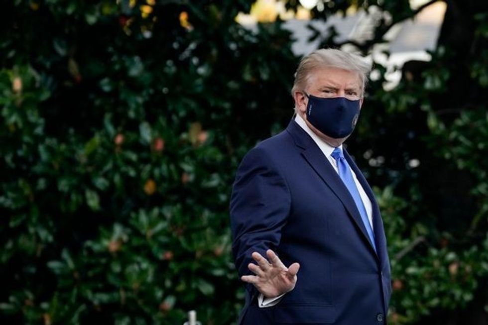 2020/10/0_Trump-Departs-White-House-For-Walter-Reed-Medical-Center-After-COVID-19-Diagnosis.jpg