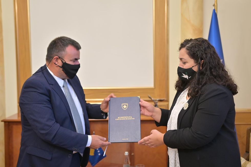 2020 10 01 Kryetarja e Kuvendit pret ne takim njoftues Avokatin e Popullit me rastin e fillimit te mandatit 3