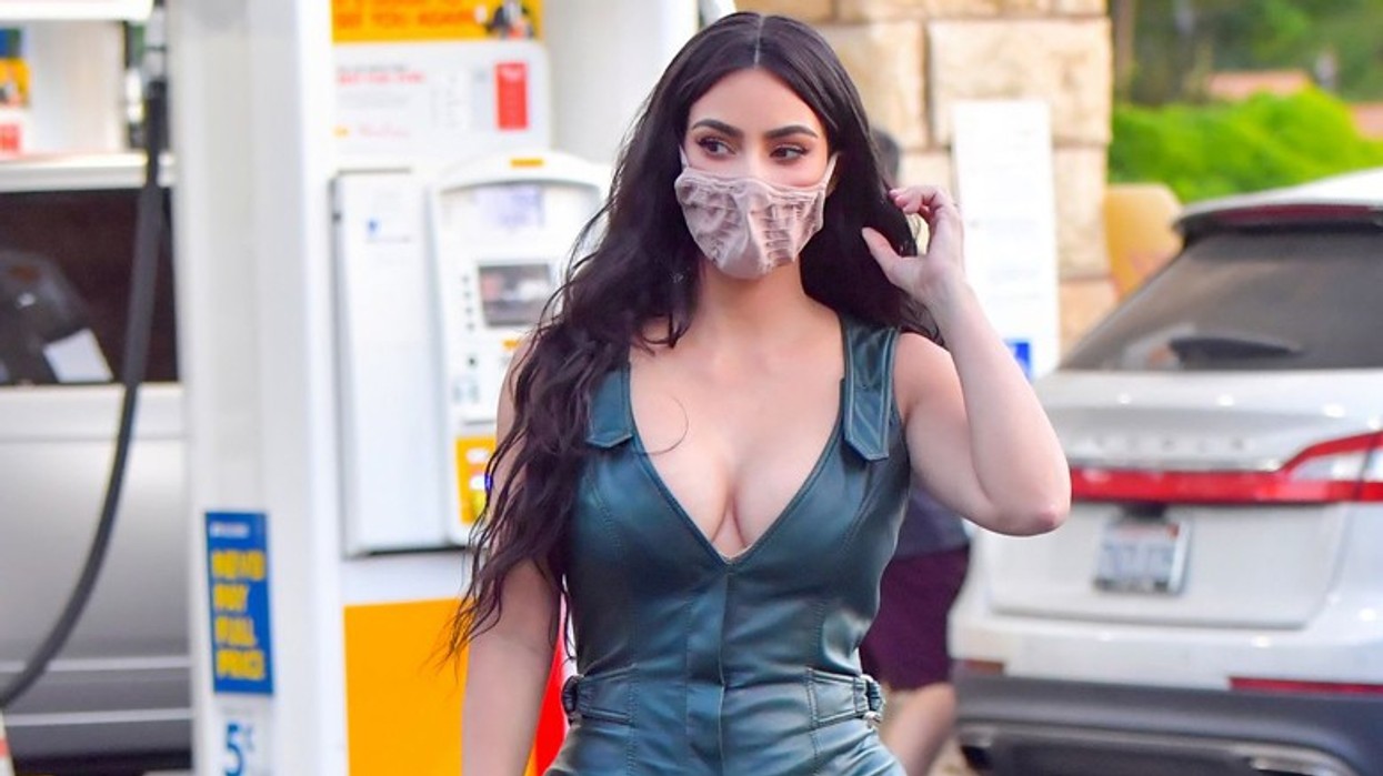 2020/10/3_PAY-PREMIUM-EXCLUSIVE-Would-be-First-Lady-Kim-Kardashian-wears-a-mask-as-shes-seen-for-the-first-time.jpg