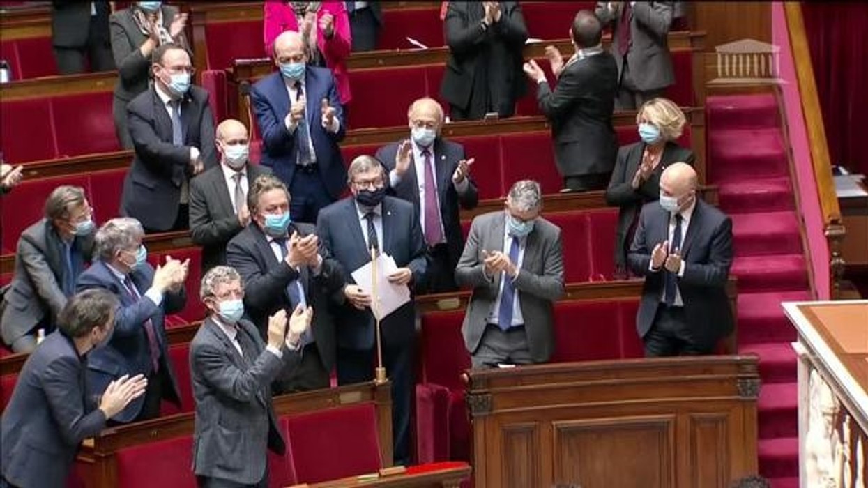 2020/10/covid-19-plonge-un-mois-dans-le-coma-jean-luc-reitzer-de-retour-a-l-assemblee-20201013-1614-7957b5-0@1x.jpeg