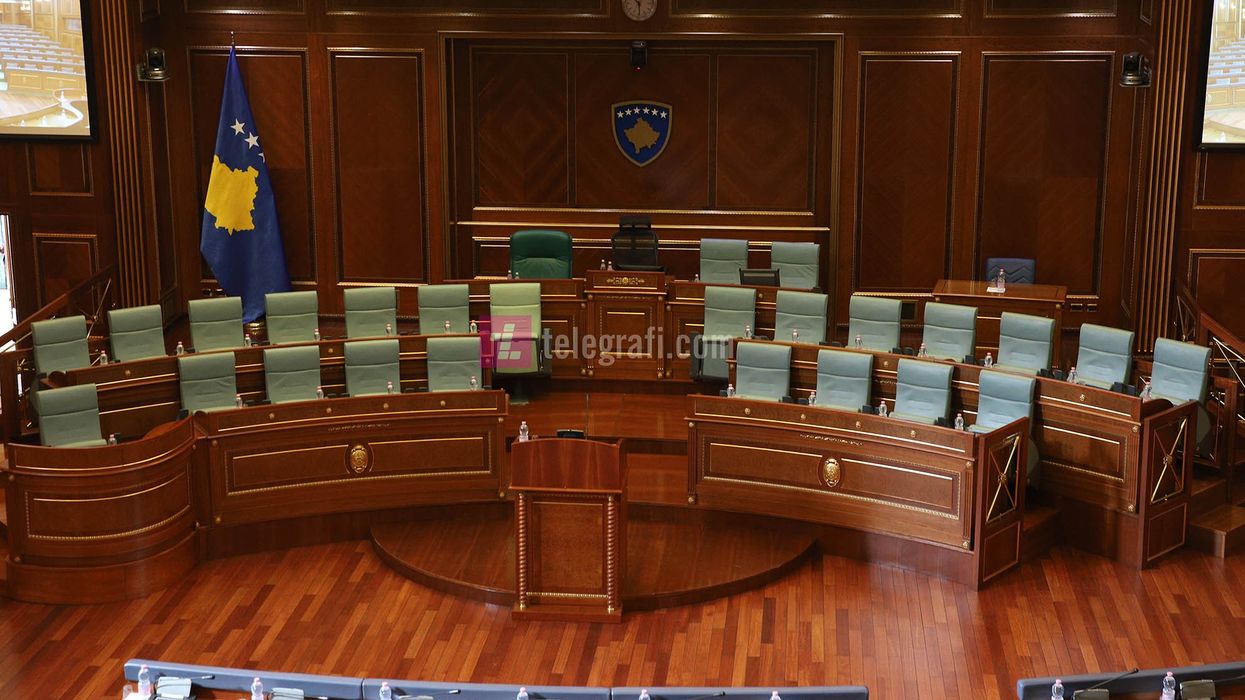 2020/10/salla-e-zbrazet-e-Kuvendit-te-Kosoves-foto-Ridvan-Slivova-1.jpg
