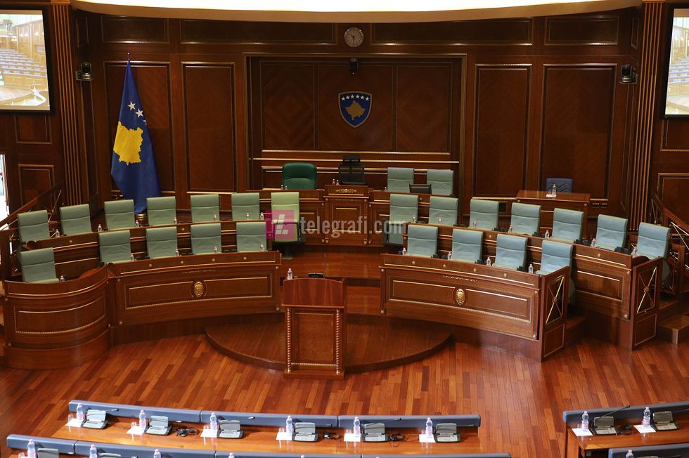 2020/10/salla-e-zbrazet-e-Kuvendit-te-Kosoves-foto-Ridvan-Slivova-1.jpg