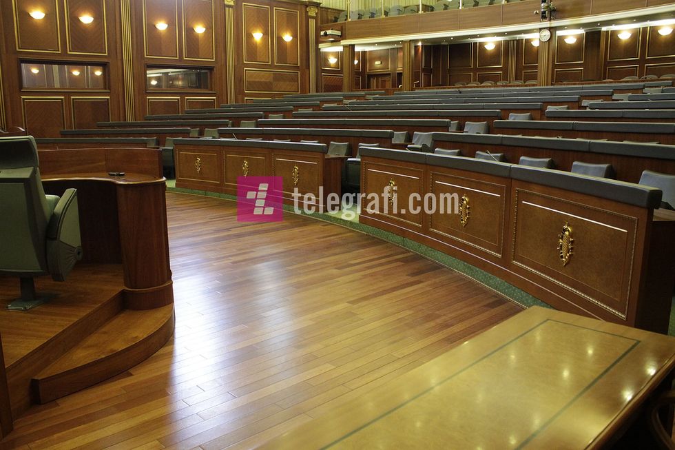2020/10/salla-e-zbrazet-kuvendi-i-kosoves-foto-Ridvan-slivova-2.jpg