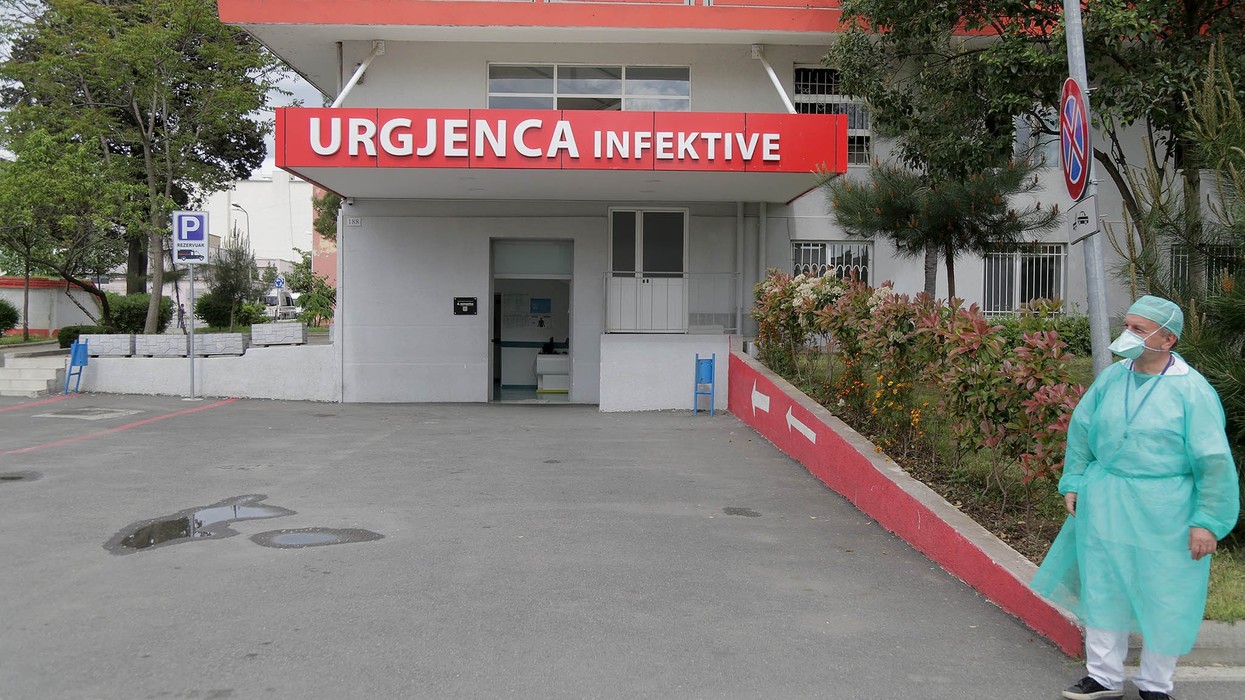 2020/11/covid-tirana.jpg