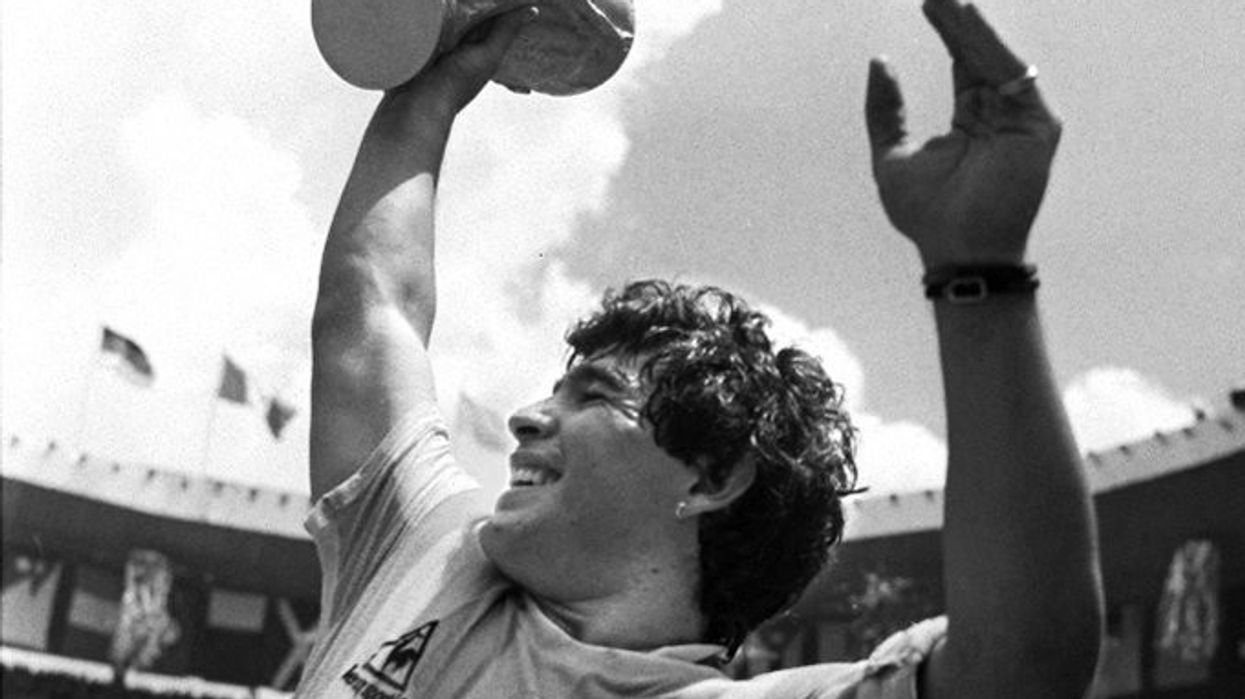 2020/11/diego-maradona-e1606323661708.jpg
