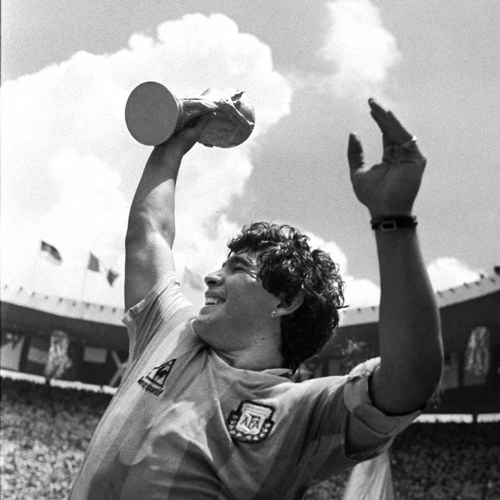 2020/11/diego-maradona-e1606323661708.jpg