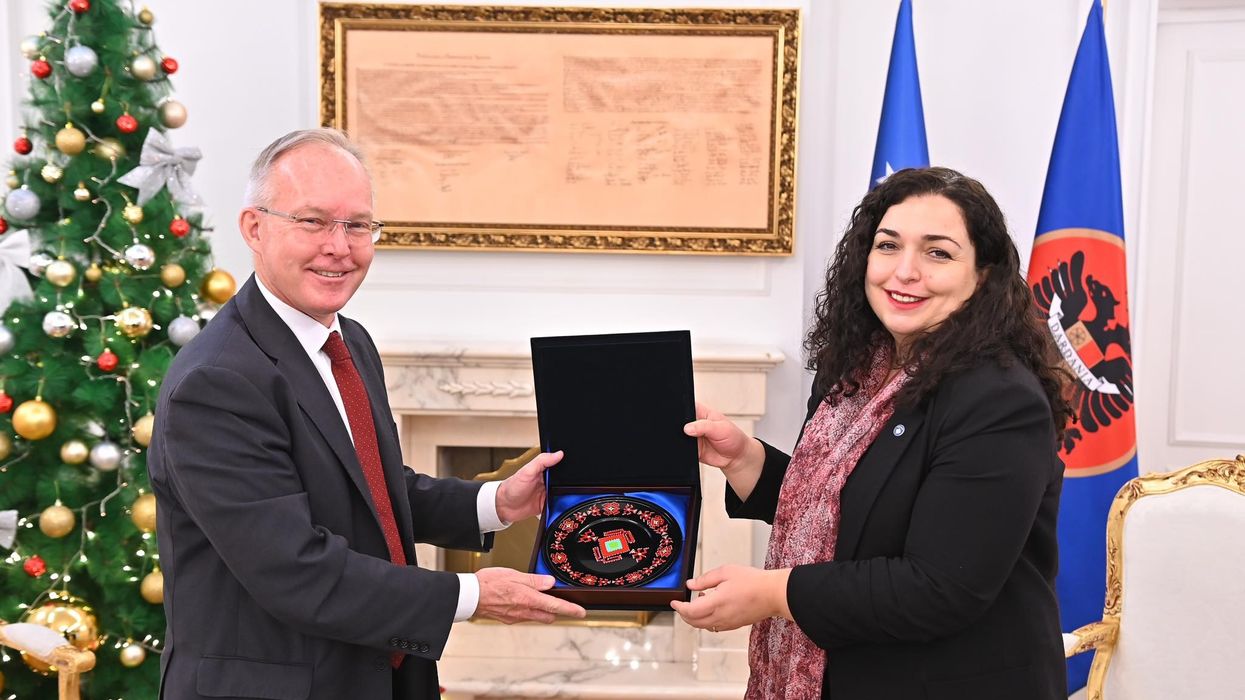 2020/12/22.12.2020U.d-Presidentja-e-Kosoves-dr.Vjosa-Osmani-priti-ne-takim-lamtumires-ambasadorin-e-OSBE-se_3.j.jpg