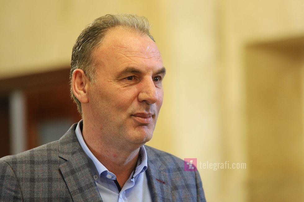 2020/12/Fatmir-Limaj-NISMA-pase-takimit-me-Hashim-Thaci-foto-Ridvan-Slivova-5.jpg