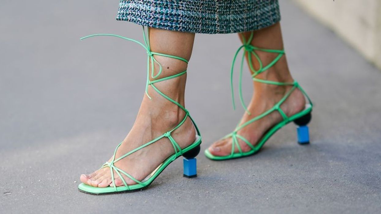 2020/12/gabriella-berdugo-wears-green-lace-up-shoes-with-news-photo-1608572403_.jpg