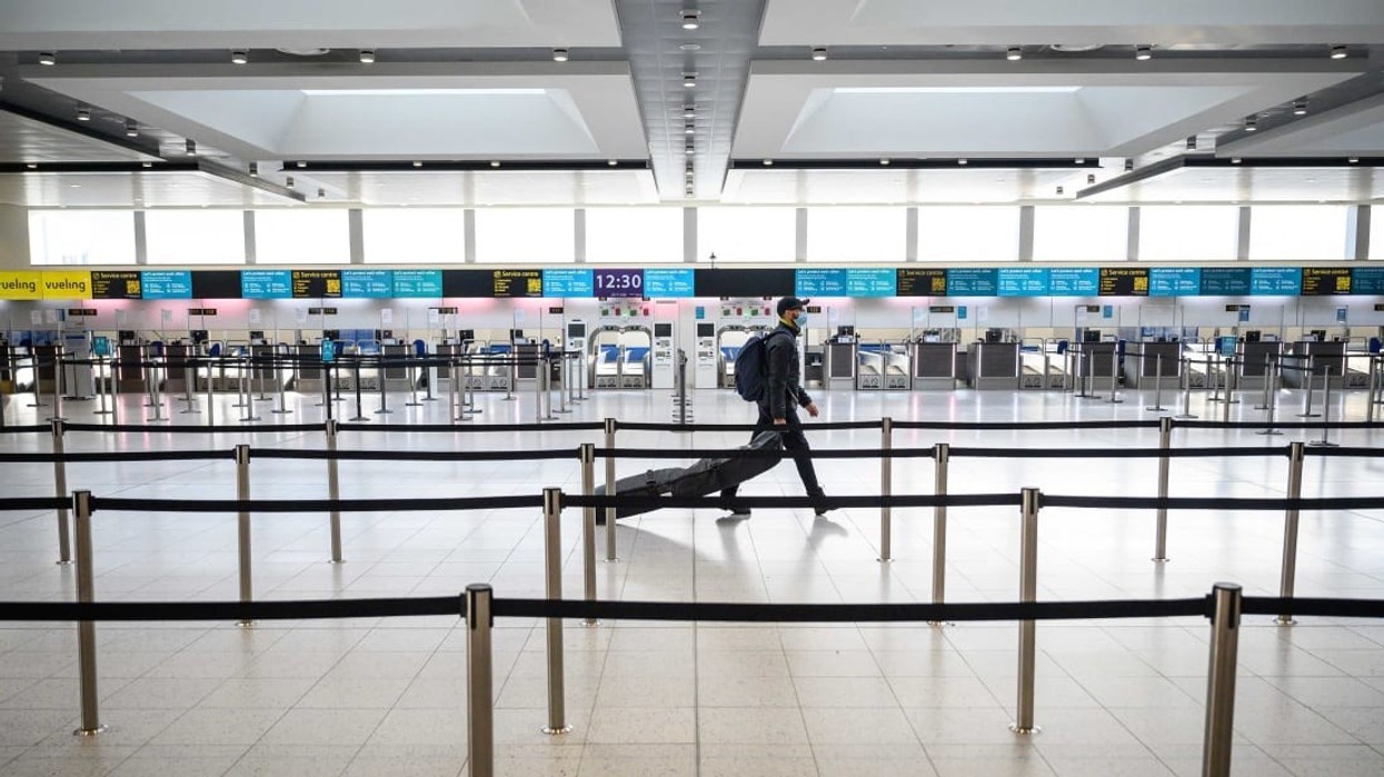 2020/12/http___cdn.cnn_.com_cnnnext_dam_assets_201210101339-gatwiick-airport-1127.jpg