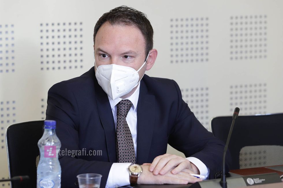 2020/12/Kreshnik-Gashi-raporton-ne-Komisionin-per-Mbikeqyrjen-e-AKI-se-foto-Ridvan-Slivova-4.jpg