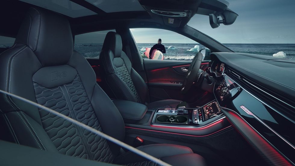 2020 Audi RSQ8 006 gallery6 interior v3