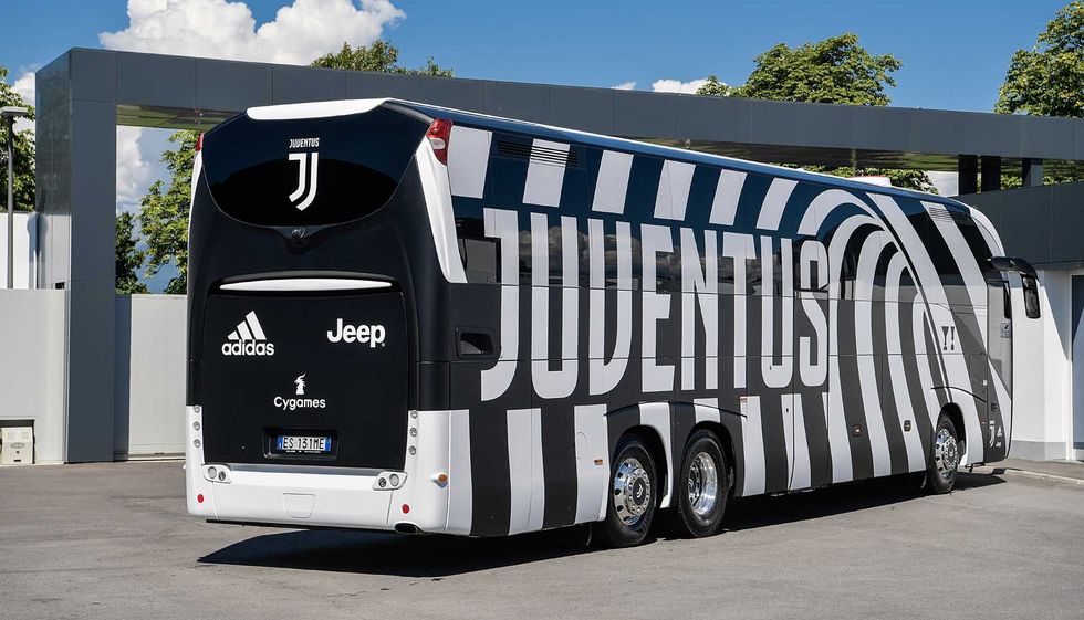 2021/01/juventus-team-coach-bus6.jpg