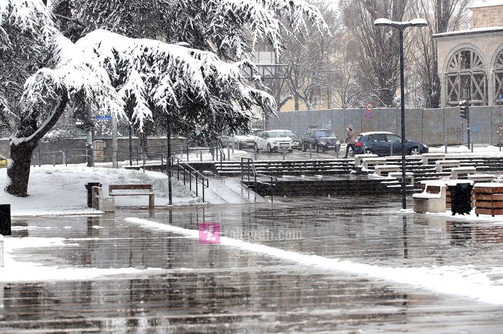 2021/01/moti-me-bore-ne-rruget-dhe-sheshet-e-prishtines-foto-Ridvan-Slivova-8.jpg