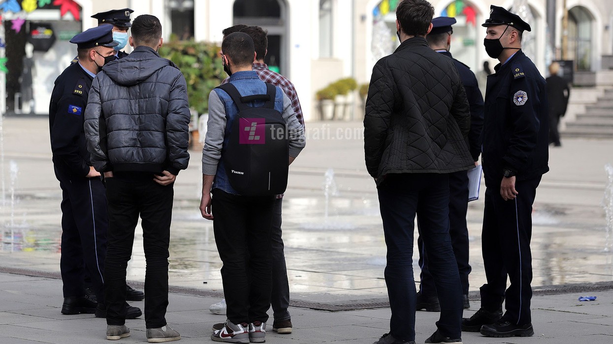 2021/01/policia-gjobat-kontrolli-per-maska-pandemia-covid19-foto-Ridvan-Slivova-4-1.jpg