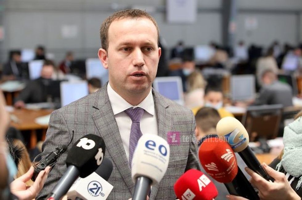 2021/02/QNR-Qendra-e-Numrimit-dhe-Rezultateve-Valmir-Elezi-konference-foto-Ridvan-Slivova-31-e1613565228723.jpg