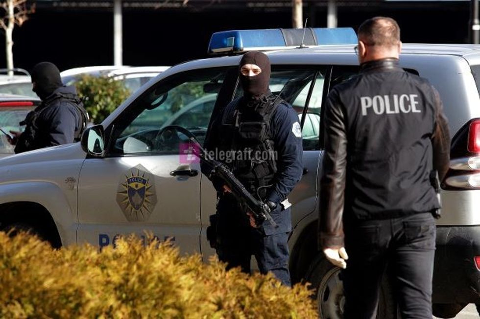 2021/03/Policia-arreston-kreun-e-Agjencise-per-Zhvillimin-e-Bujqesise-dhe-disa-zyrtare-te-tjer-foto-Ridvan-Slivova-15-1.jpg