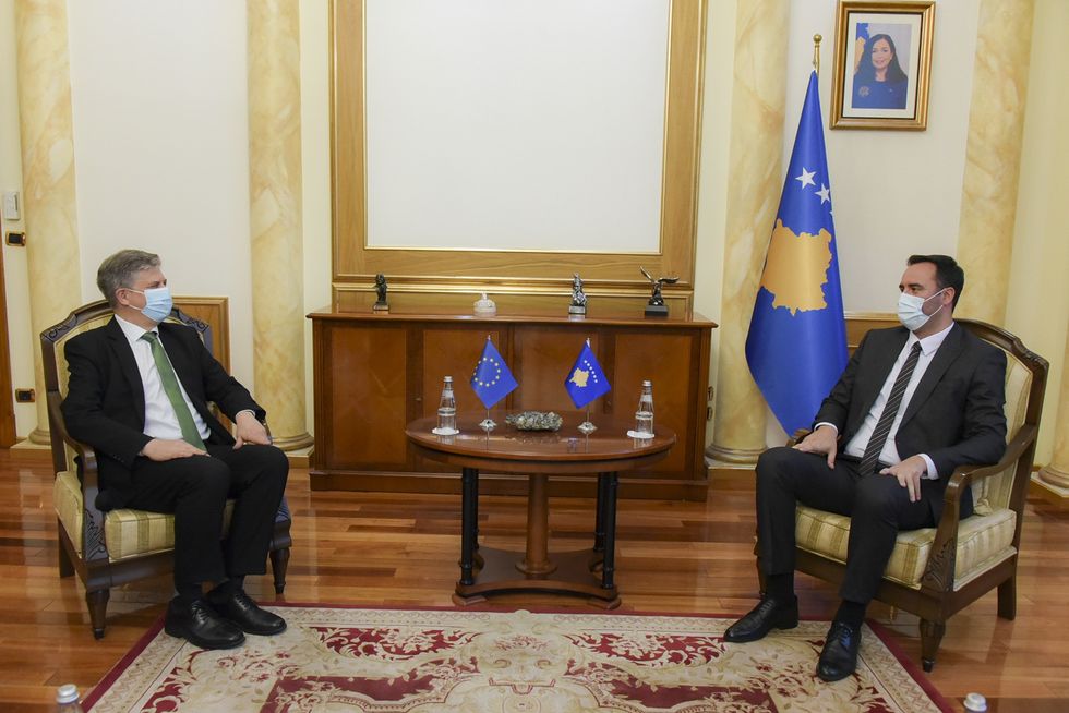 2021 04 23 Kryekuvendari Konjufca prit ne takim shefin e EULEX it Lars Gunnar Wigemark 1