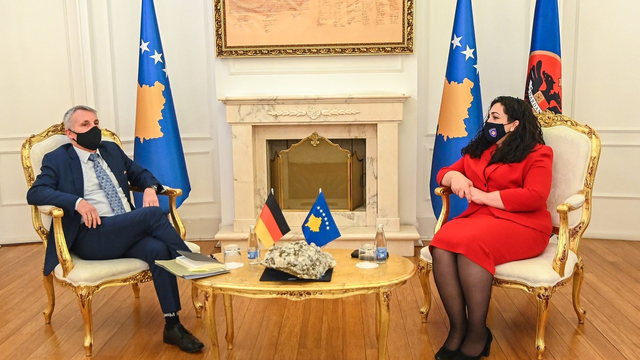 2021/04/U.d.-Presidentja-Osmani-priti-ne-takim-Ambasadorin-Gjerman-Jorn-Rohde_0.jpg