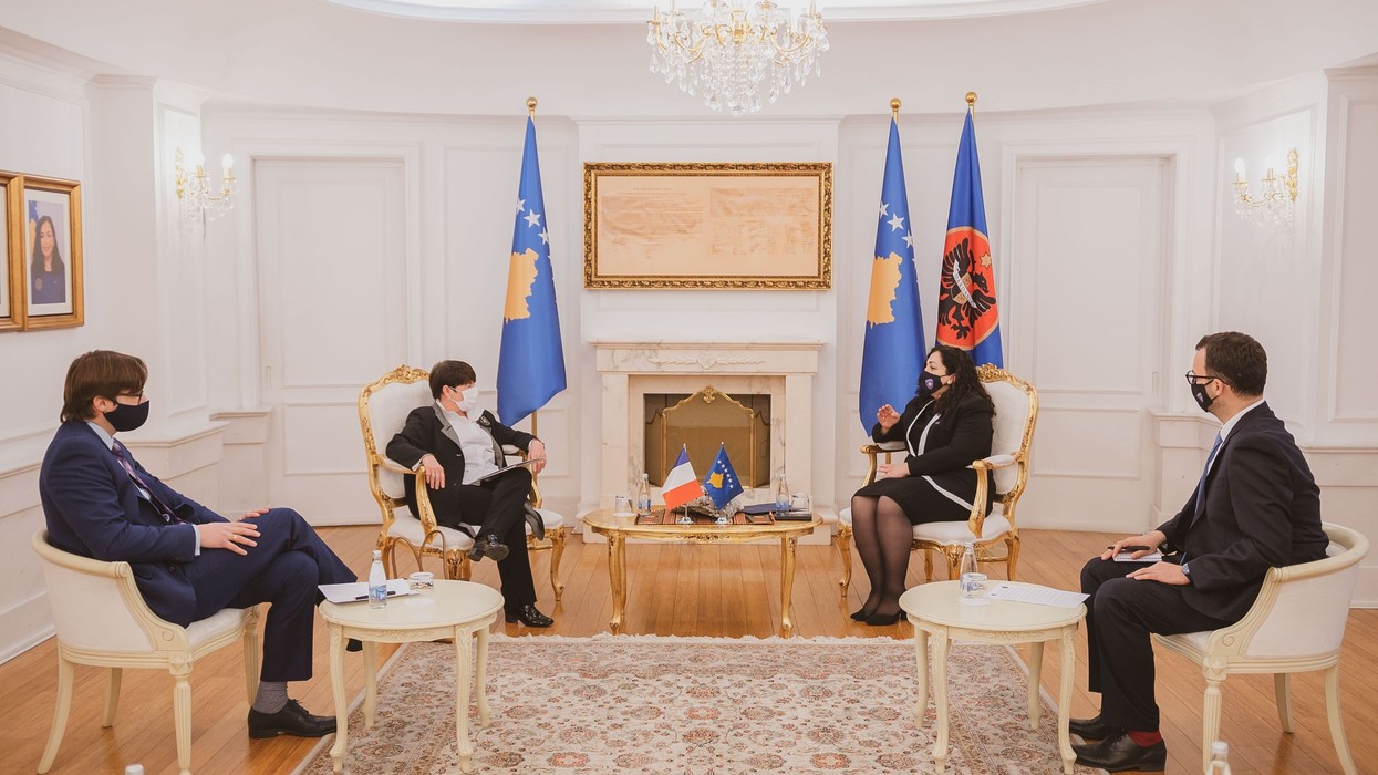 2021/04/vjosa-osmani-ambasadorja-franceze-scaled.jpg