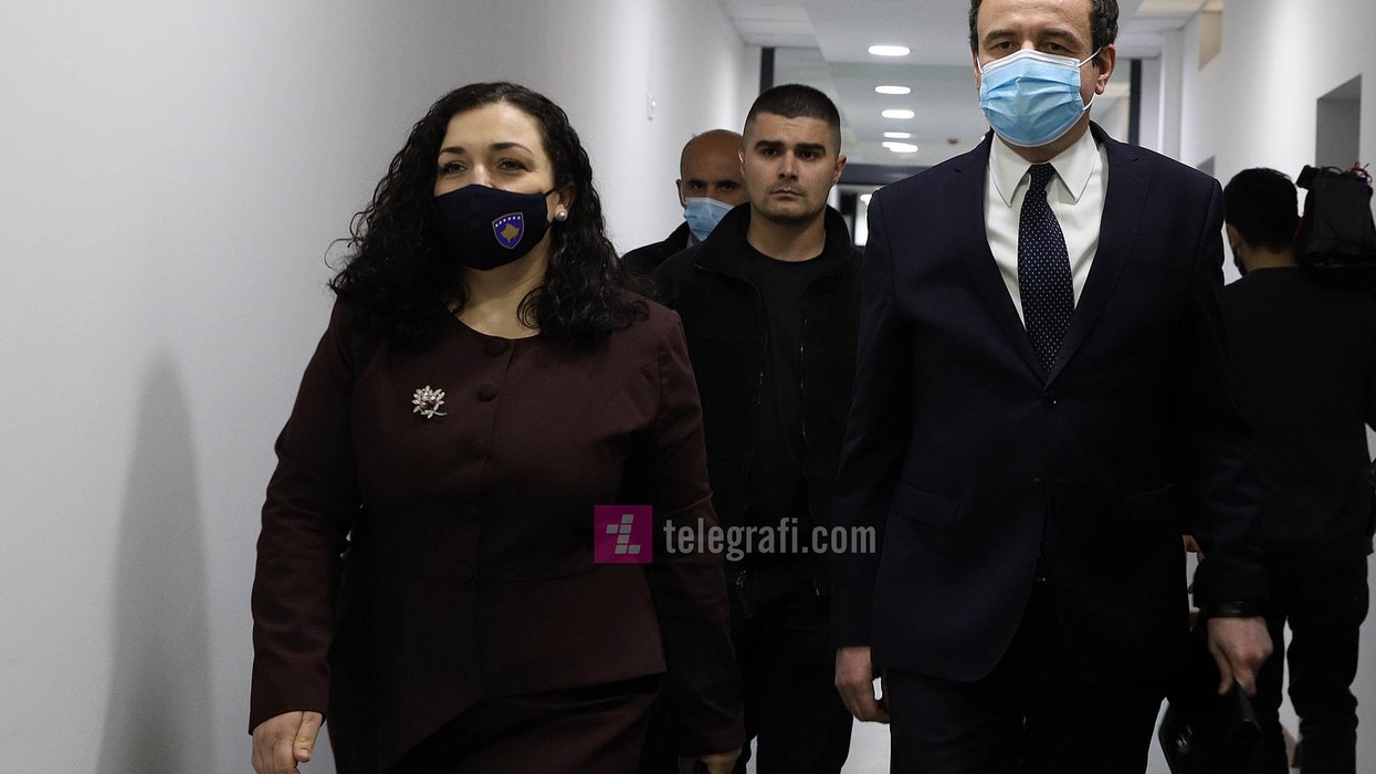 2021/04/Vjosa-Osmani-e-Albin-Kurti-foto-Ridvan-Slivova-1-e1617559694208.jpg