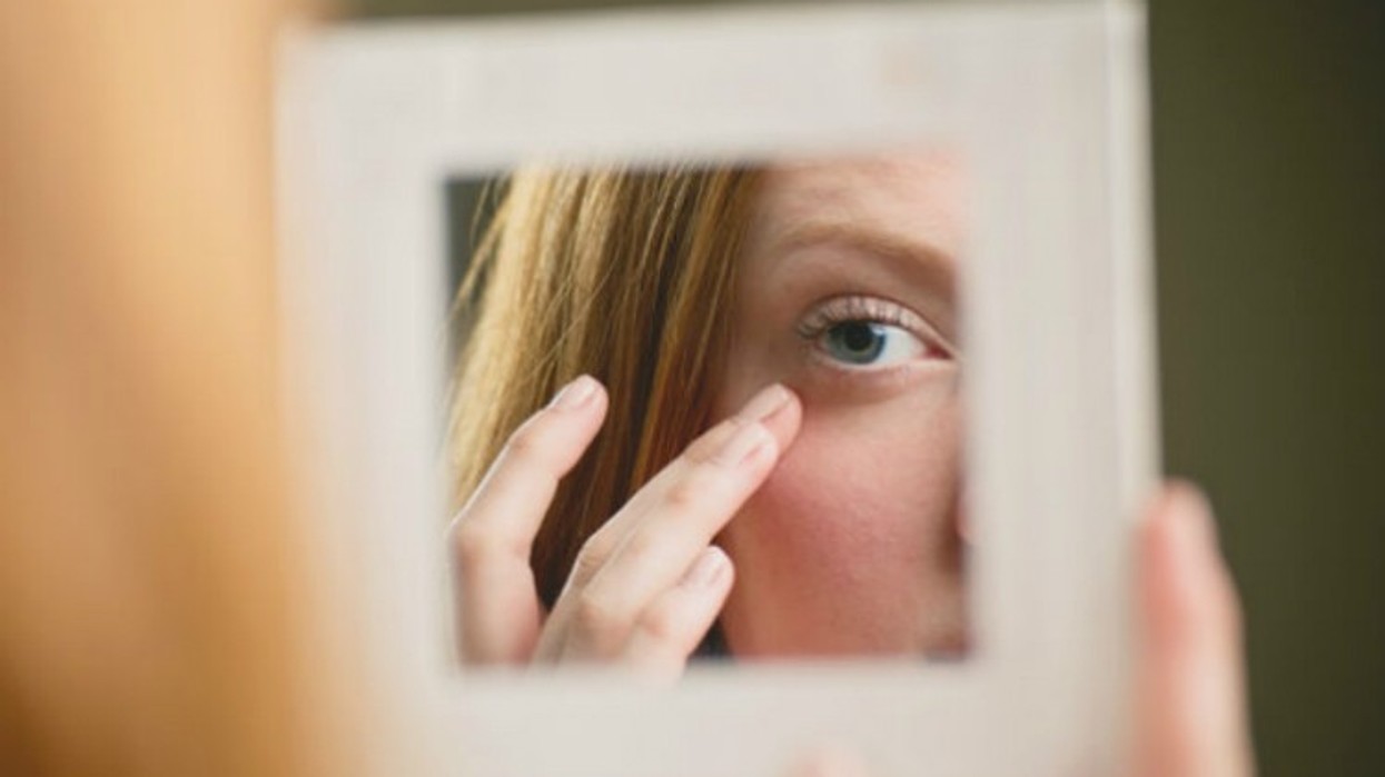 2021/05/Woman-checking-under-eye-area-in-mirror_m.jpg