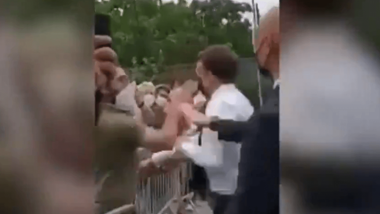 2021/06/Macron.png