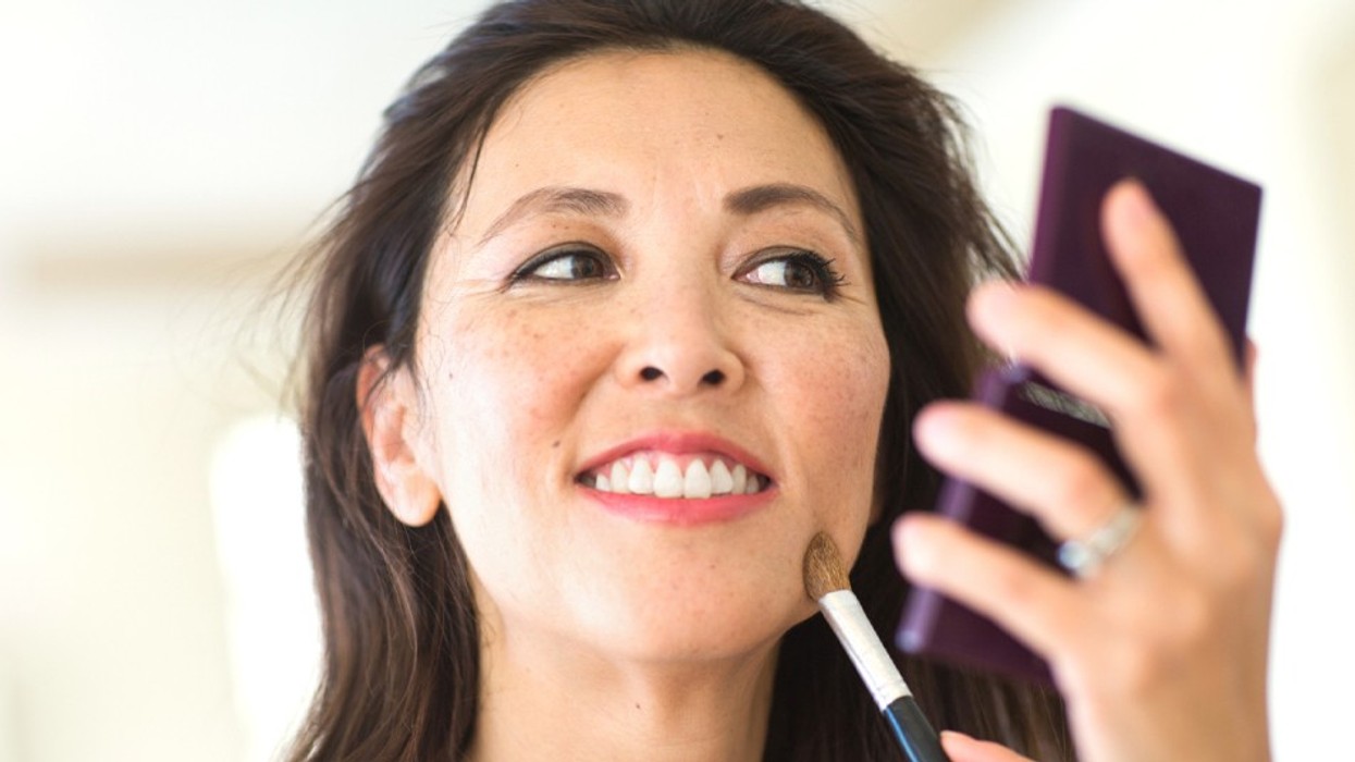 2021/06/Woman-doing-her-makeup.jpg