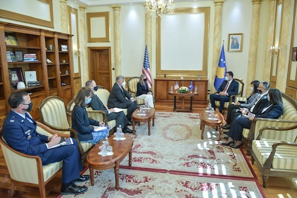 2021 07 03 Kryekuvendari Konjufca priti ne takim senatoren amerikane znj. Joni Ernst 2