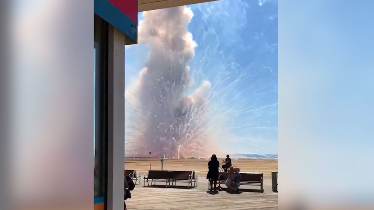 2021/07/fireworks-explosion.jpg