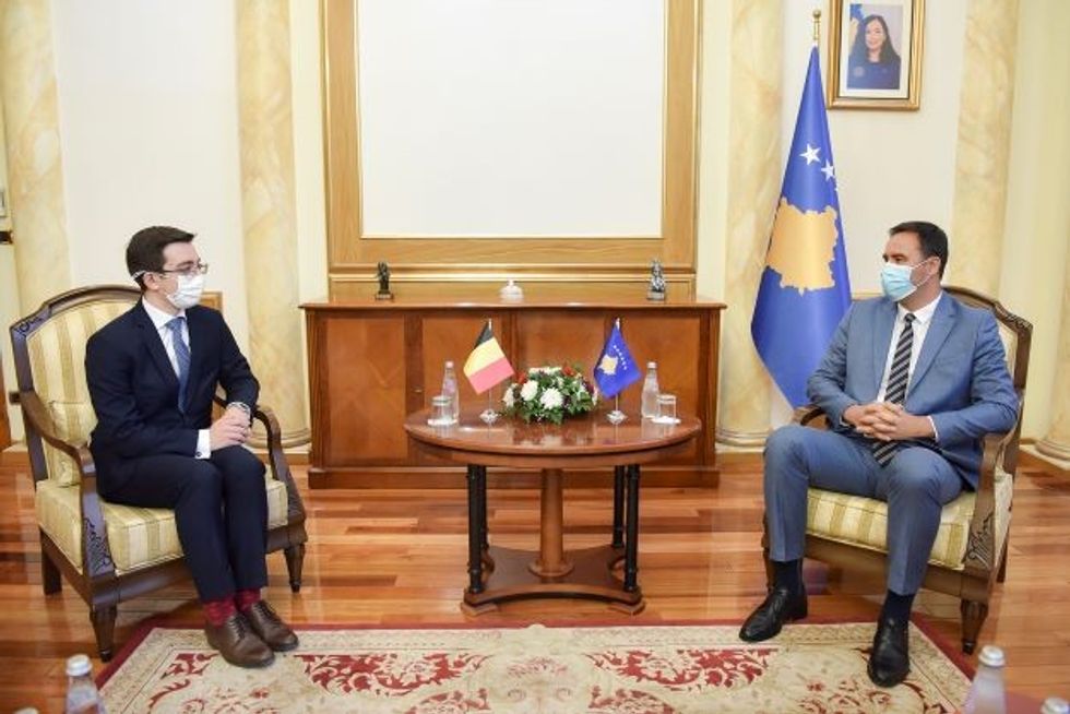 2021 08 31 Kryekuvendari Konjufca priti ne takim diplomatin Julien Sassel 2