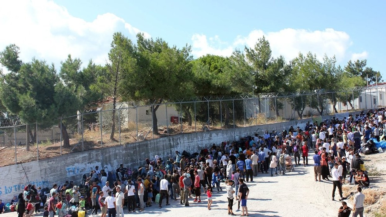 2021/08/asylum-seekers-transferred-mainland-greece-1.jpg
