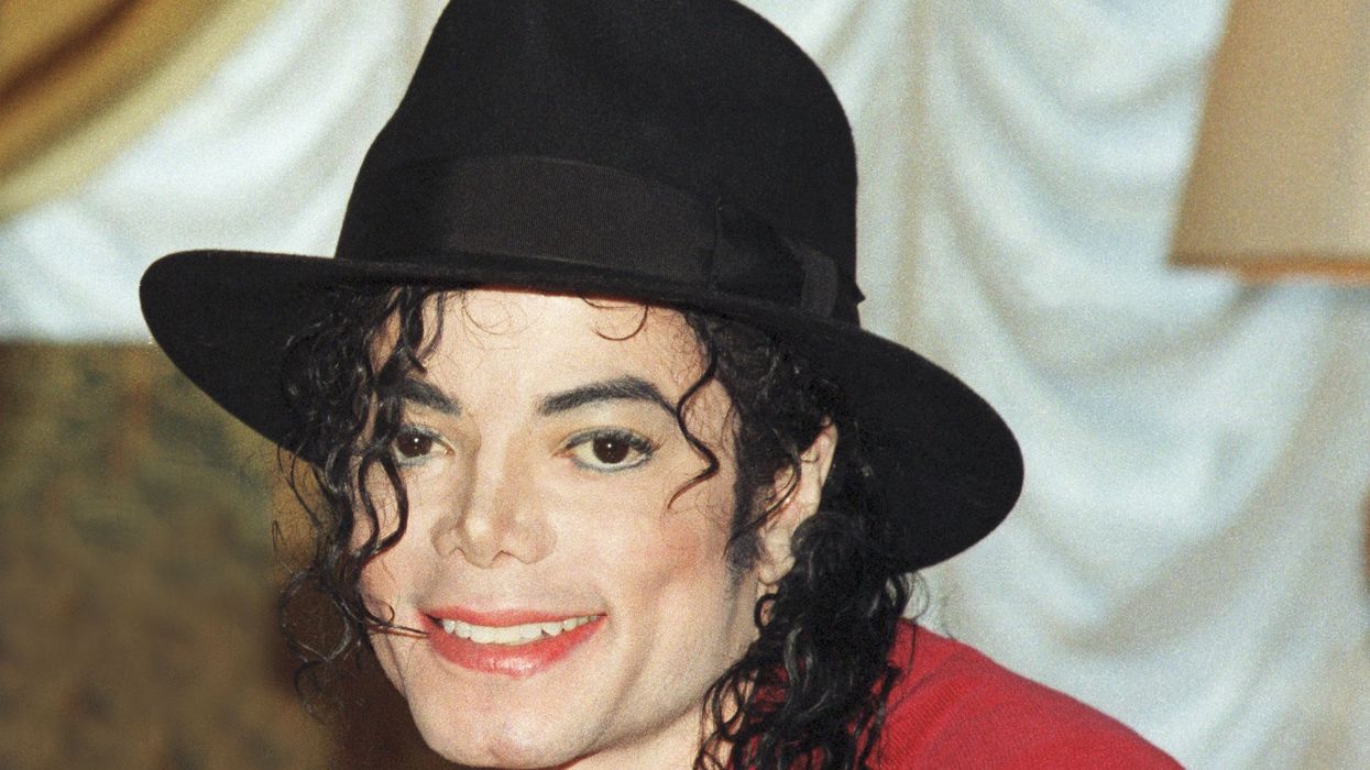 2021/08/GettyImages-89446104_michael_jackson_2000-e1630223531273.jpg