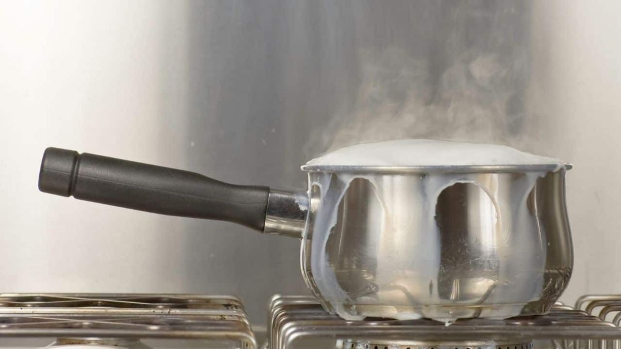2021/09/how-to-boil-milk-without-burning-sticking.jpg